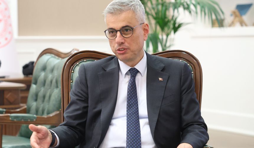 Bakan Memişoğlu, 'sağlık elçisi' Doğa ve sigarayı bıraktırdığı dedesiyle bir araya geldi