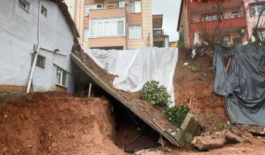 İstinat duvarı çöktü binada hasar oluştu