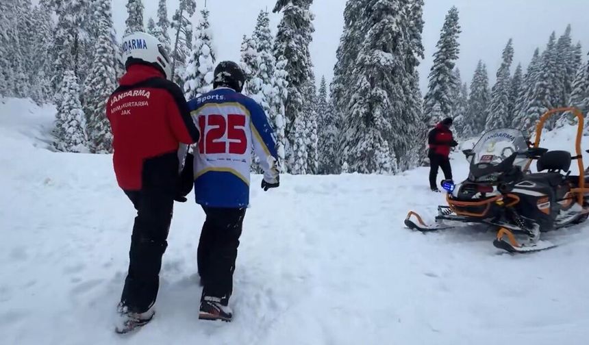JAK timinden karla kaplı ormanda zorlu tatbikat