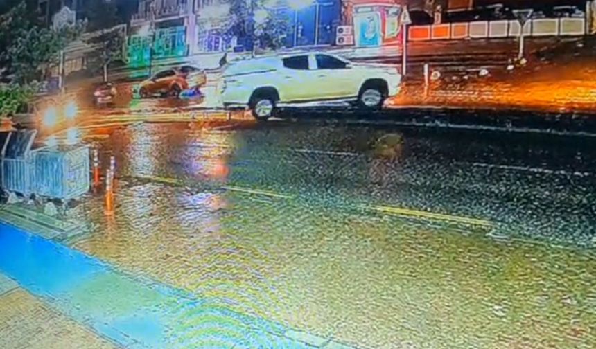 Kamyonet, caddede refüjü aşıp karşı şeride geçti; o anlar kamerada