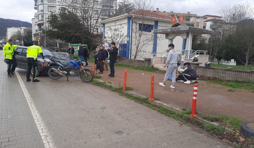 Otomobille çarpışan motosikletin sürücüsü yaralandı