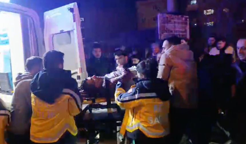 Otomobille çarpışan motosikletteki kardeşlerden biri öldü, diğeri ağır yaralandı