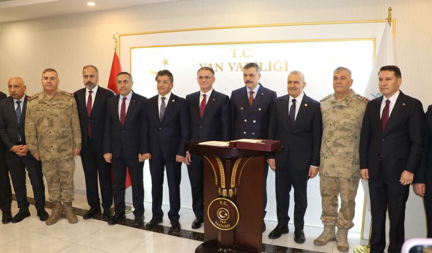 Bakan Çiftçi, bayramlaşma programı için Van'a geldi