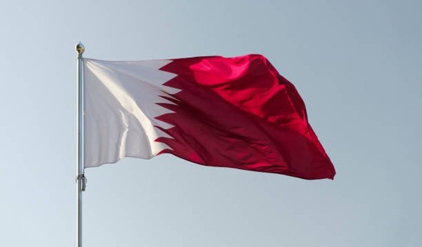 Katar'da askeri helikopter düştü