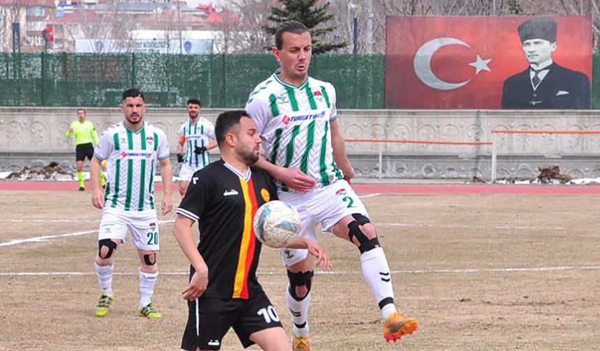 Öldürülen futbolcu Kubilay Kaan Kundakçı, yeşil sahada anıldı