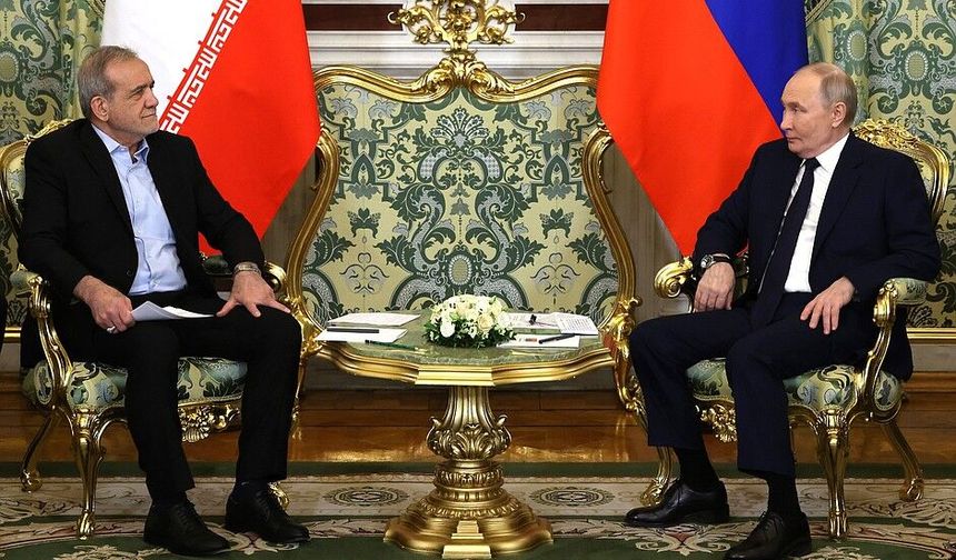 Putin ile Pezeşkiyan telefonda görüştü