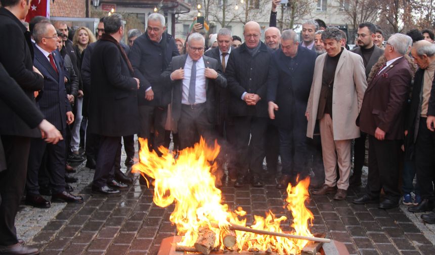 Sivas'ta yağmur altında 'Nevruz' kutlaması