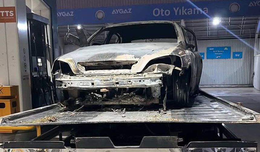 Yanan otomobilde insan kemikleri bulundu