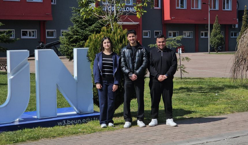 Zonguldak'taki yabancı öğrenciler, bayramı, savaş bölgesindeki ailelerinden uzakta karşılıyor