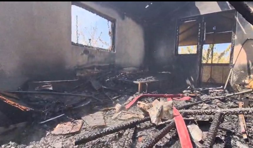 Amasya'da 2 katlı ev ve dopu alev alev yandı