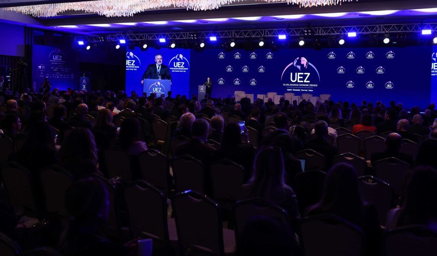 Bakan Kacır: Türkiye'yi küresel ticaretin merkez ülkelerinden biri olarak görüyoruz