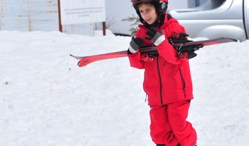 Kars'ta 2 bin ilkokul öğrencisi kayakla tanıştı / Ek fotoğraflar