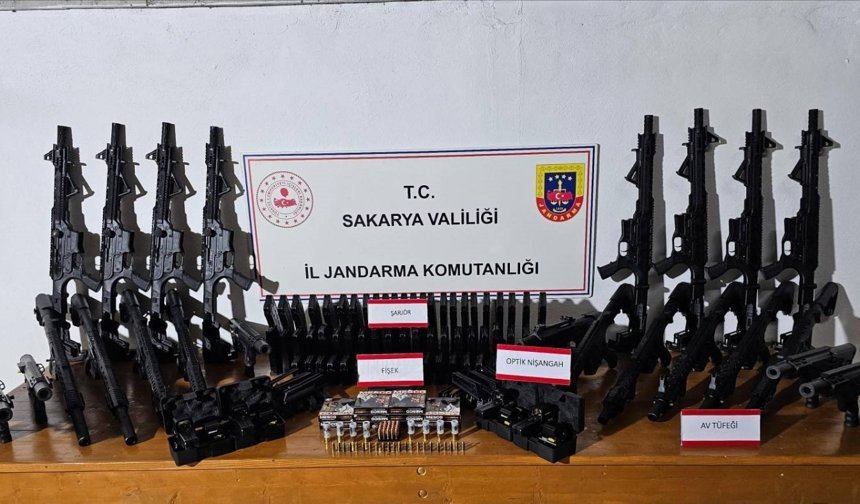 Sakarya'da silah kaçakçılığı operasyonu: 27 tüfek ele geçirildi