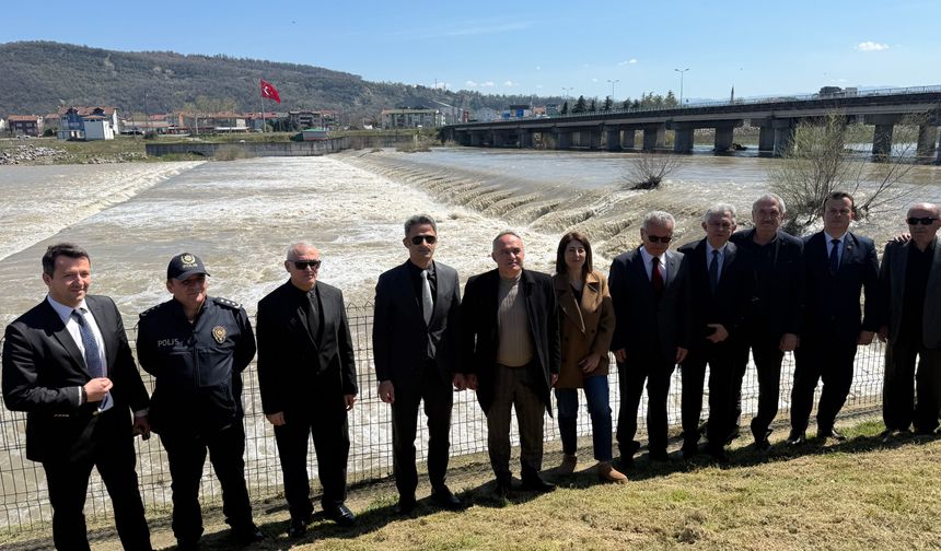 Zonguldak'ta 14 yıl önce köprü faciasında hayatını kaybeden 15 kişi anıldı