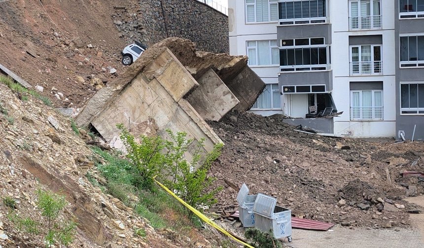 Tokat'ta Yağış Sonrası İstinat Duvarı Çöktü