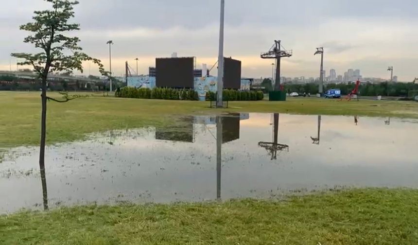 Ankara'da dolu ve sağanak hayatı olumsuz etkiledi (3)