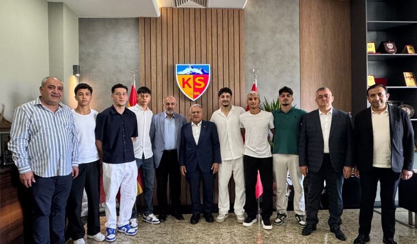 Kayserispor 6 futbolcu ile profesyonel sözleşme imzalandı
