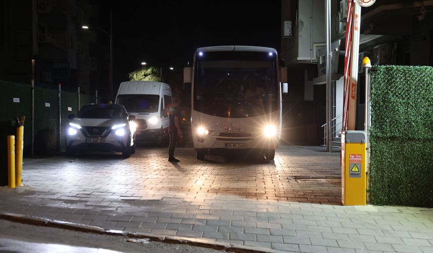 Seferihisar Belediye Başkanı Yetişkin'in de aralarında bulunduğu 20 şüpheli adliyeye sevk edildi
