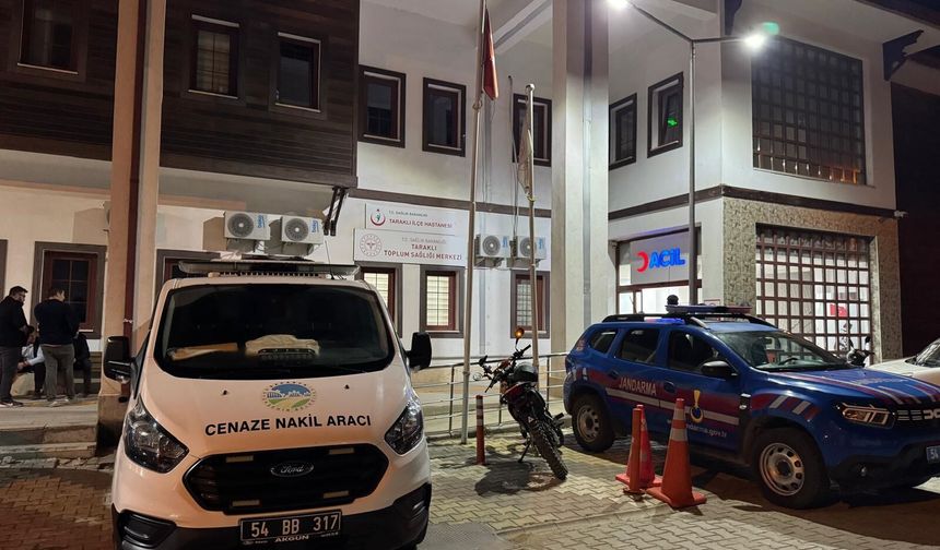 Traktör ile tarım makinesi arasına sıkışarak öldü