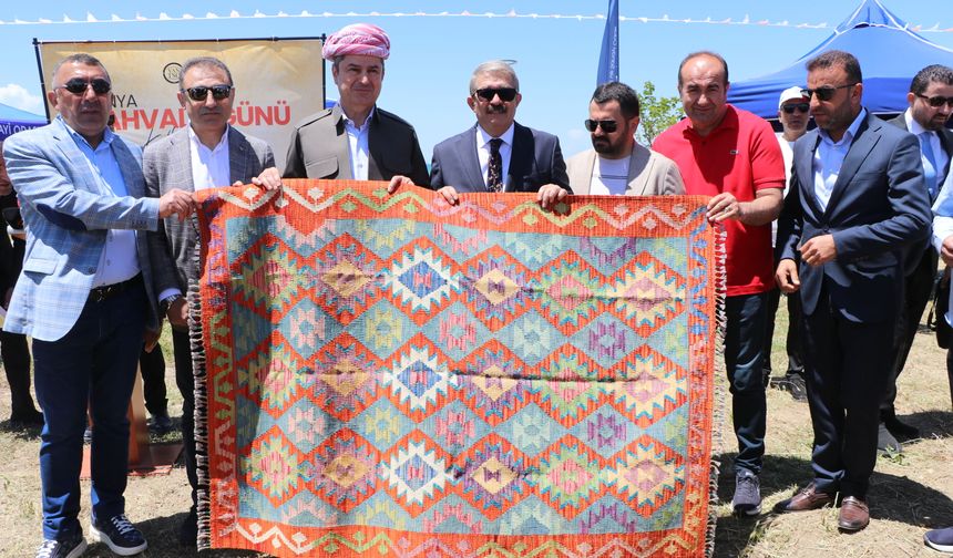 Van Gölü Sahili'nde 'Dünya Kahvaltı Günü' etkinliği