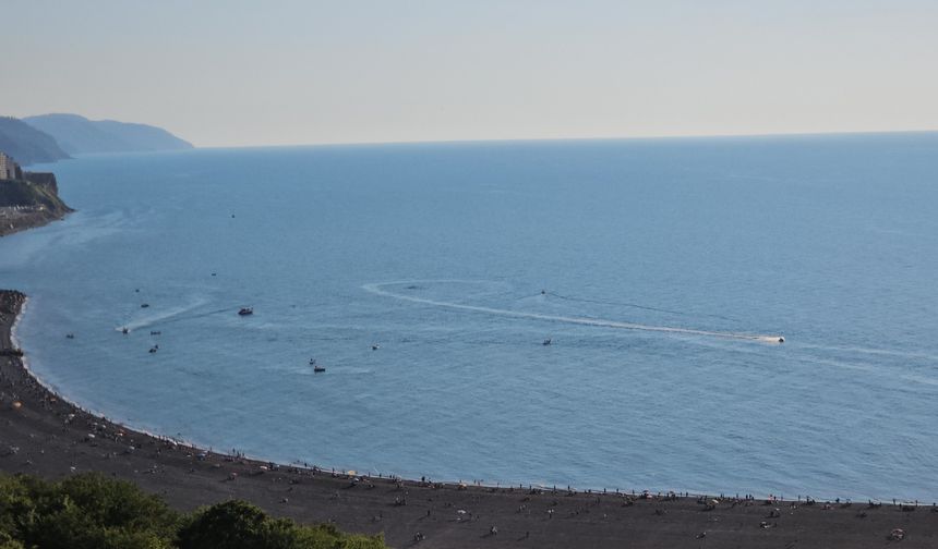 Zonguldak'ta kurtuluş yıl dönümü coşkusu; muharip uçaklar gösteri uçuşu yaptı