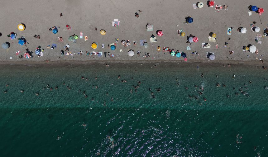 Antalya'da hava 'aşırı', deniz 'çok' sıcak