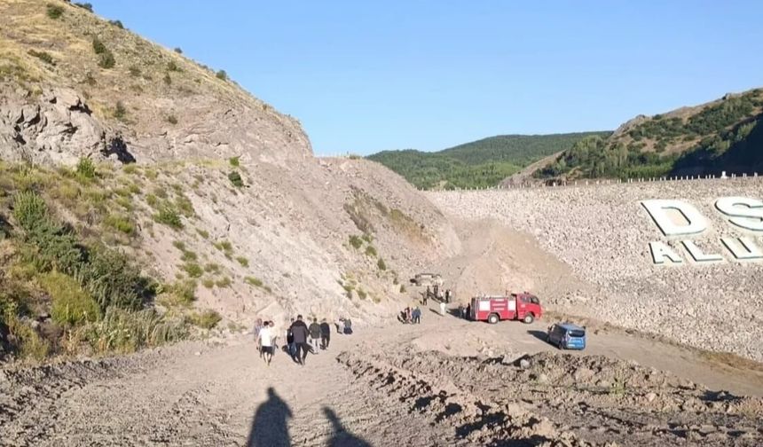 Otomobil dere yatağına yuvarlandı; 3 ölü, 3 yaralı