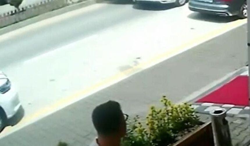Otomobile kamyonetin çarptığı kaza kamerada