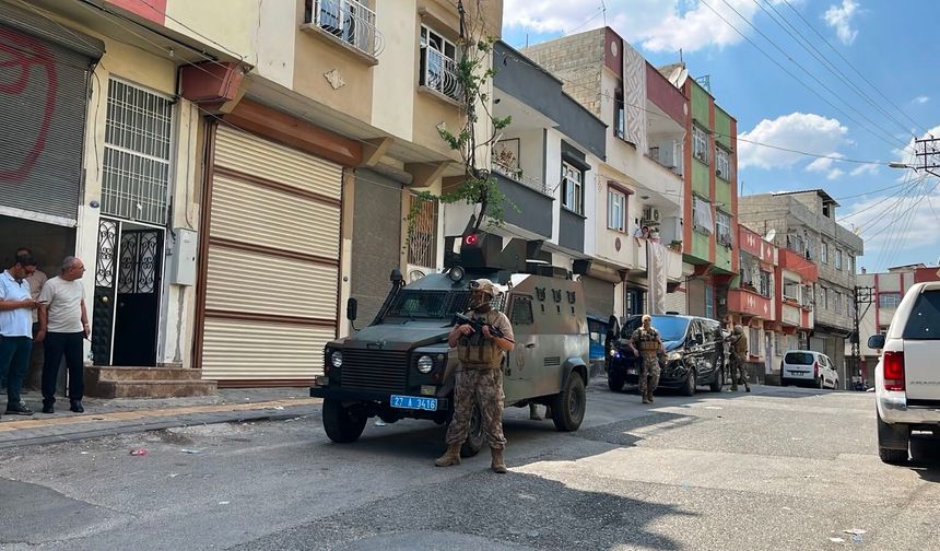Yakalanacağını anlayınca kaçmaya çalışan şüpheliyi Özel Harekat ekipleri yakaladı