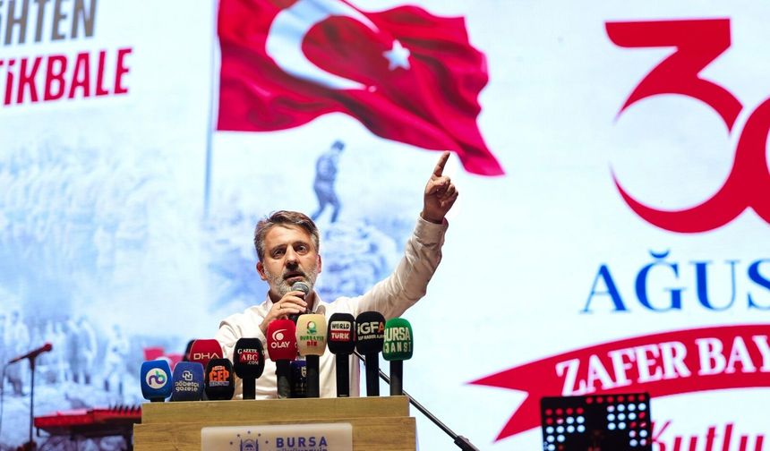 Bursa'da 30 Ağustos Zafer Bayramı kutlamaları Elif Buse Doğan konseriyle sona erdi