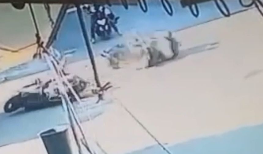 İki motosikletin çarptığı kaza kamerada; 1 ölü, 1 yaralı