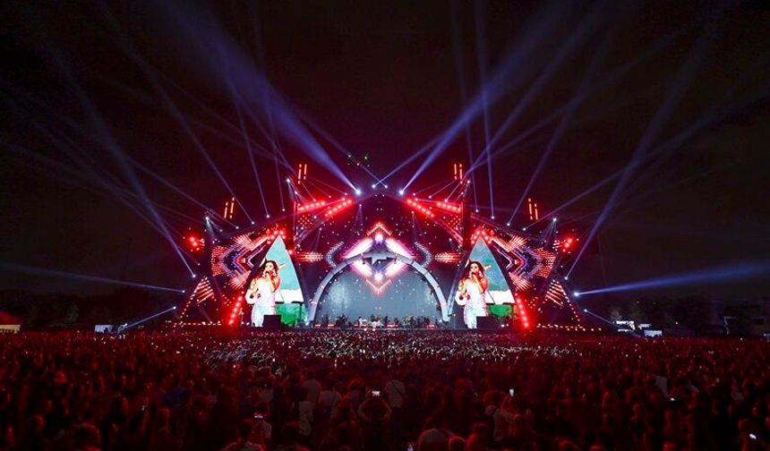 İstanbul Festivali'nde Semicenk ve Yıldız Tilbe sahne aldı