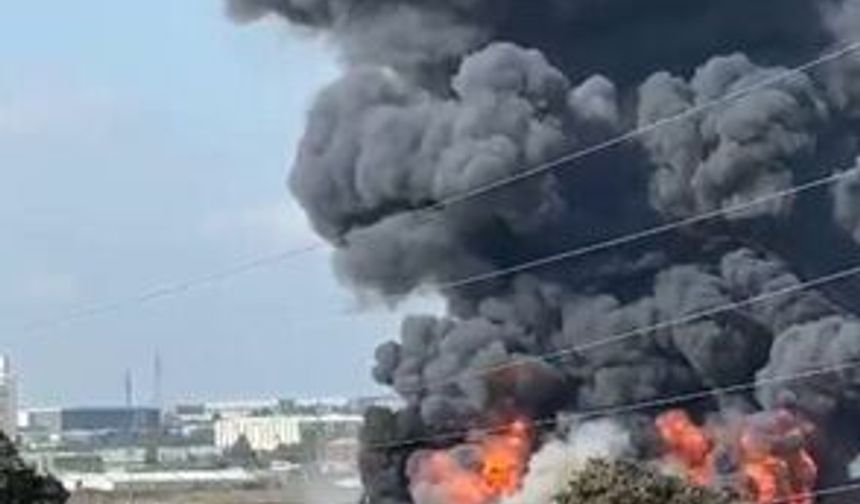 Kocaeli'de depodaki yangın, bitişiğindekine sıçradı