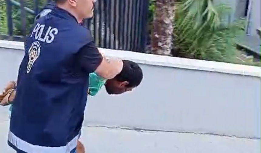 Mersin'de, markette çocuğa darp kamerada (2)