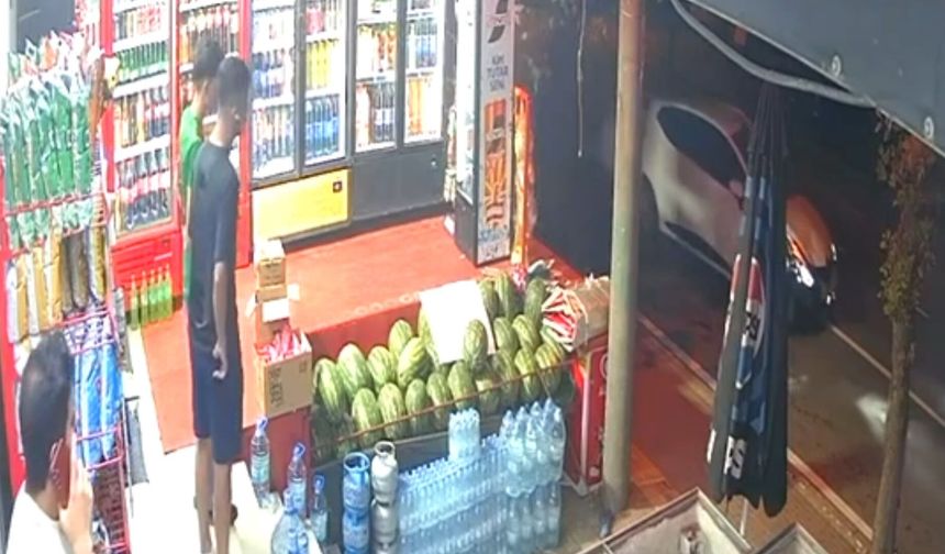 Otomobille çarpıp üzerinden geçtiği genç kız ağır yaralandı; o anlar kamerada