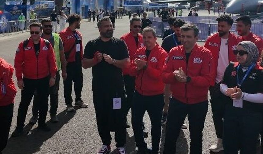 Selçuk Bayraktar, Şanlıurfa'da türküyle karşılandı