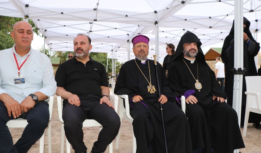 Tarihi Akdamar Kilisesi'nde 14'üncü ayin başladı