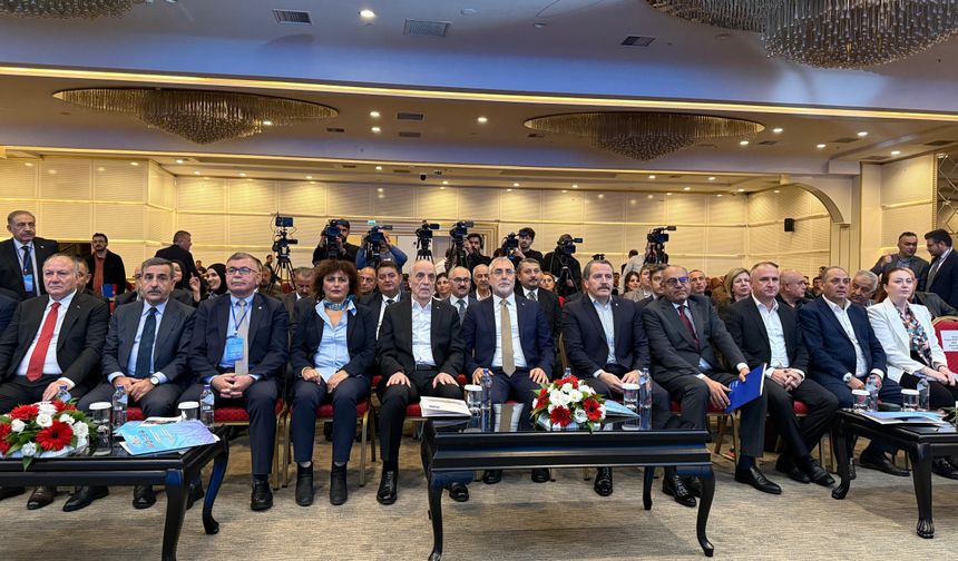 Bakan Işıkhan: Dönüşümün maliyetini, çalışanlarımızın omuzlarına yüklemeden ilerlemek durumundayız