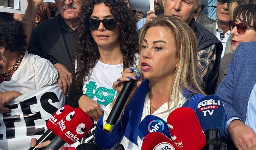 Özgür Özel, İzmir'de gazetecilerin yürüyüşüne katıldı