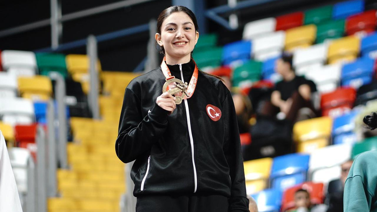 Sinem Ozkan Karate Sampiyon 3