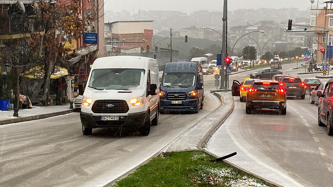 Samsun Kar Yagisi Araclar Yolda Kaldi 4