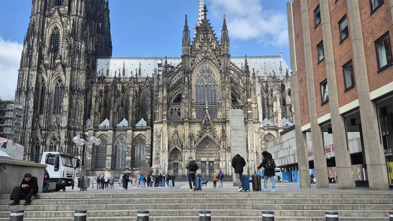 Burak Sisik Dom Kadatrali 4