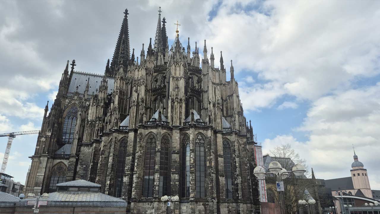 Burak Sisik Dom Kadatrali 5