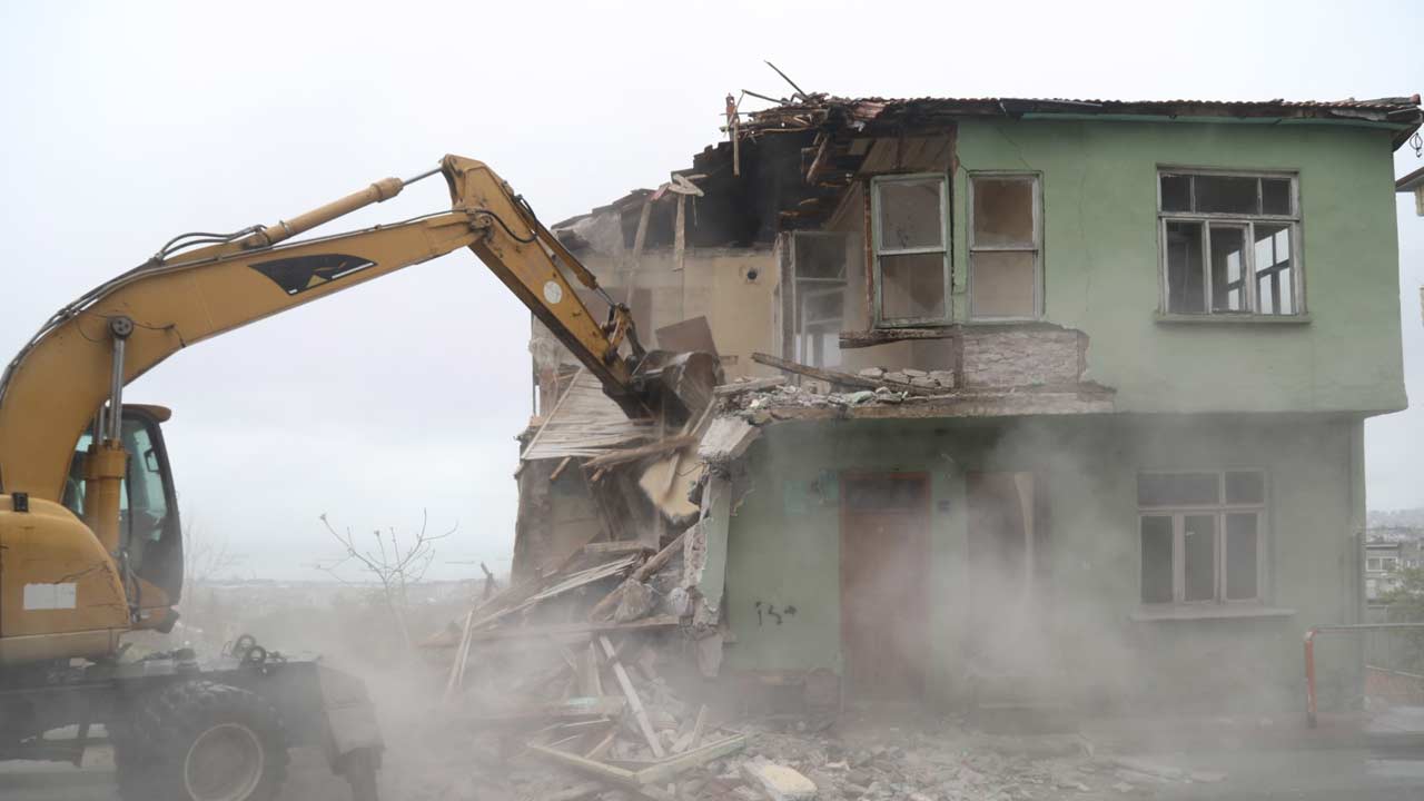 Ilkadim Mahalle Metruk Yapi 2