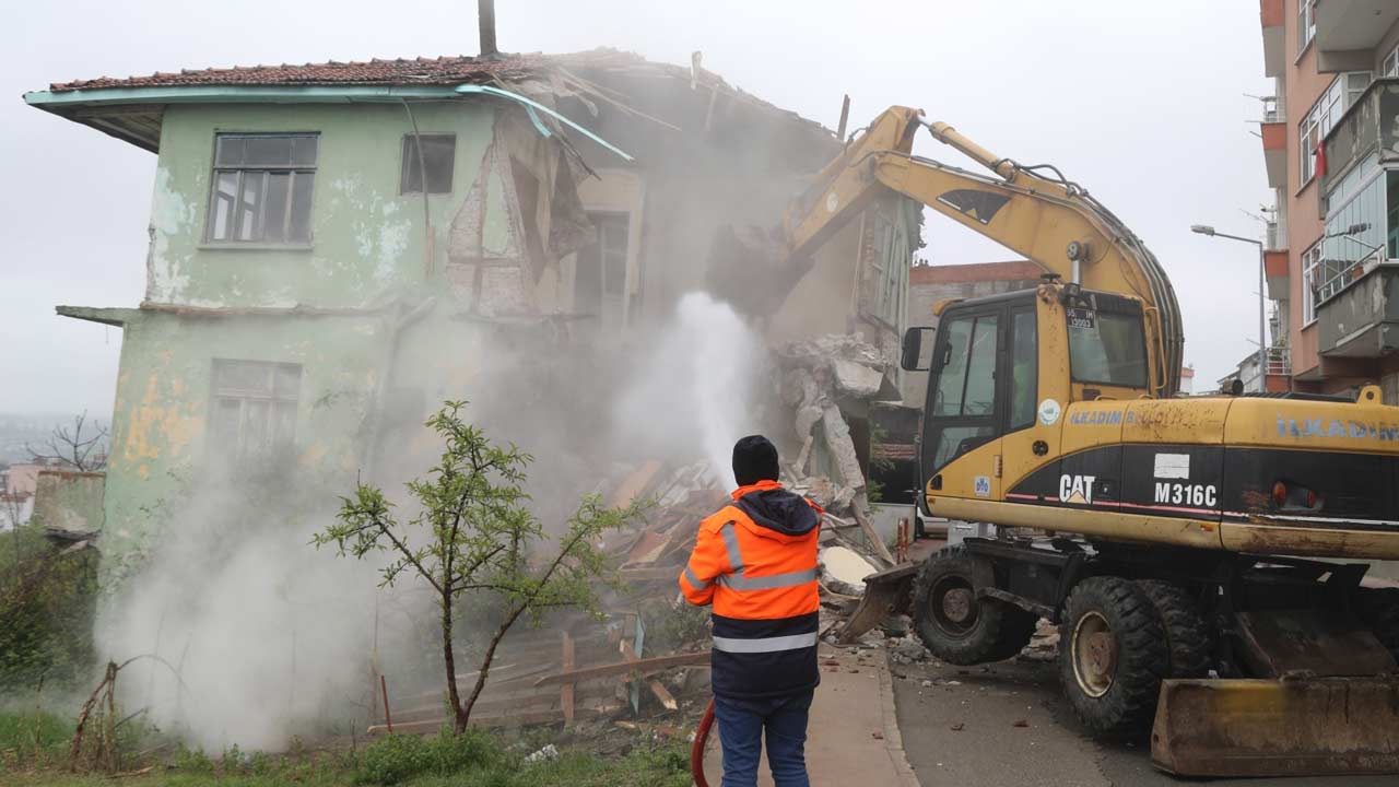 Ilkadim Mahalle Metruk Yapi 3