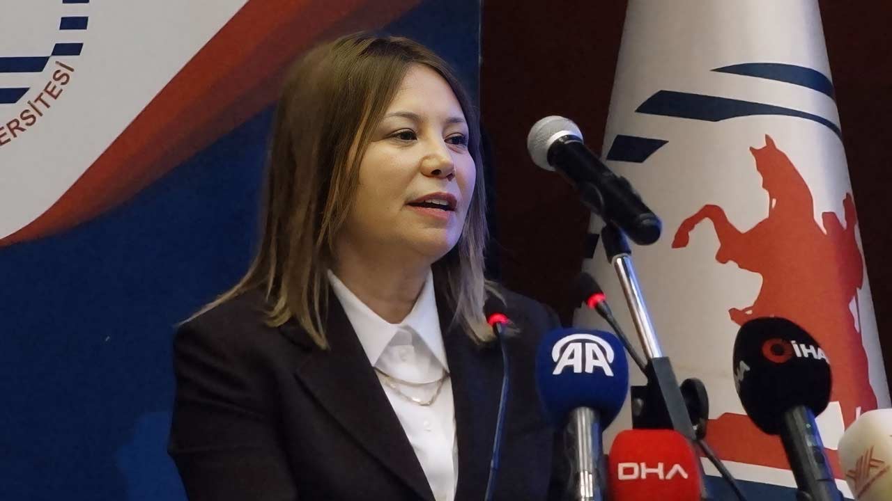 Fatma Aydin Omu Rektoru 1