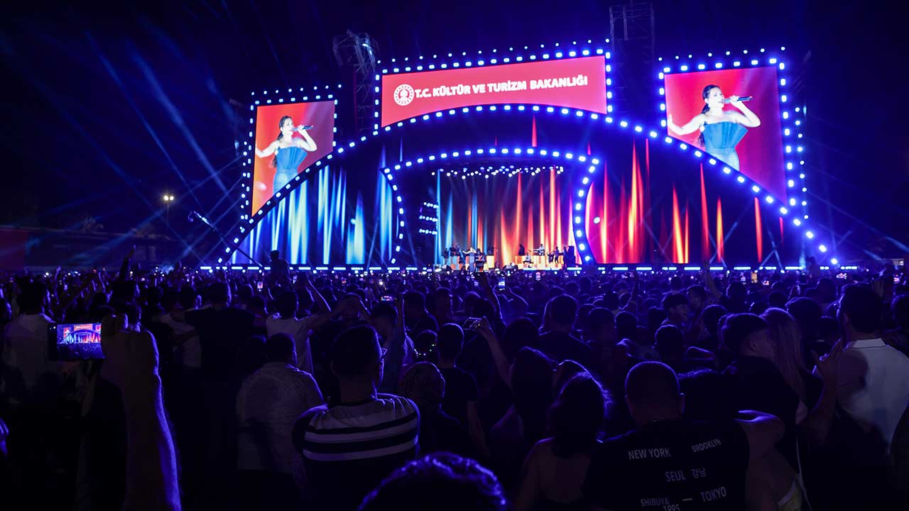 Ebru Yasar Samsun Konser 3