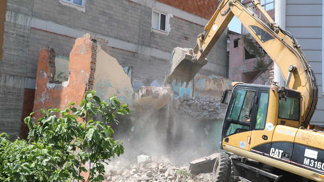 Ilkadim Metruk Bina Yikim 2-1