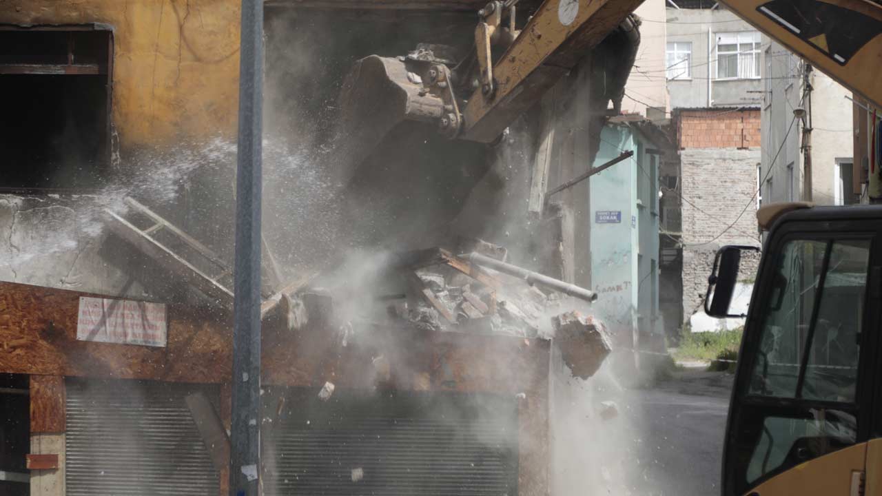 Ilkadim Metruk Bina Yikim 3