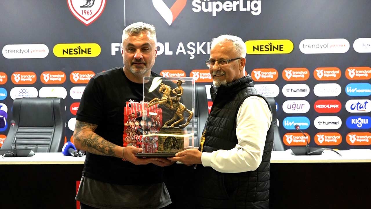 Thomas Reis Plaket 2